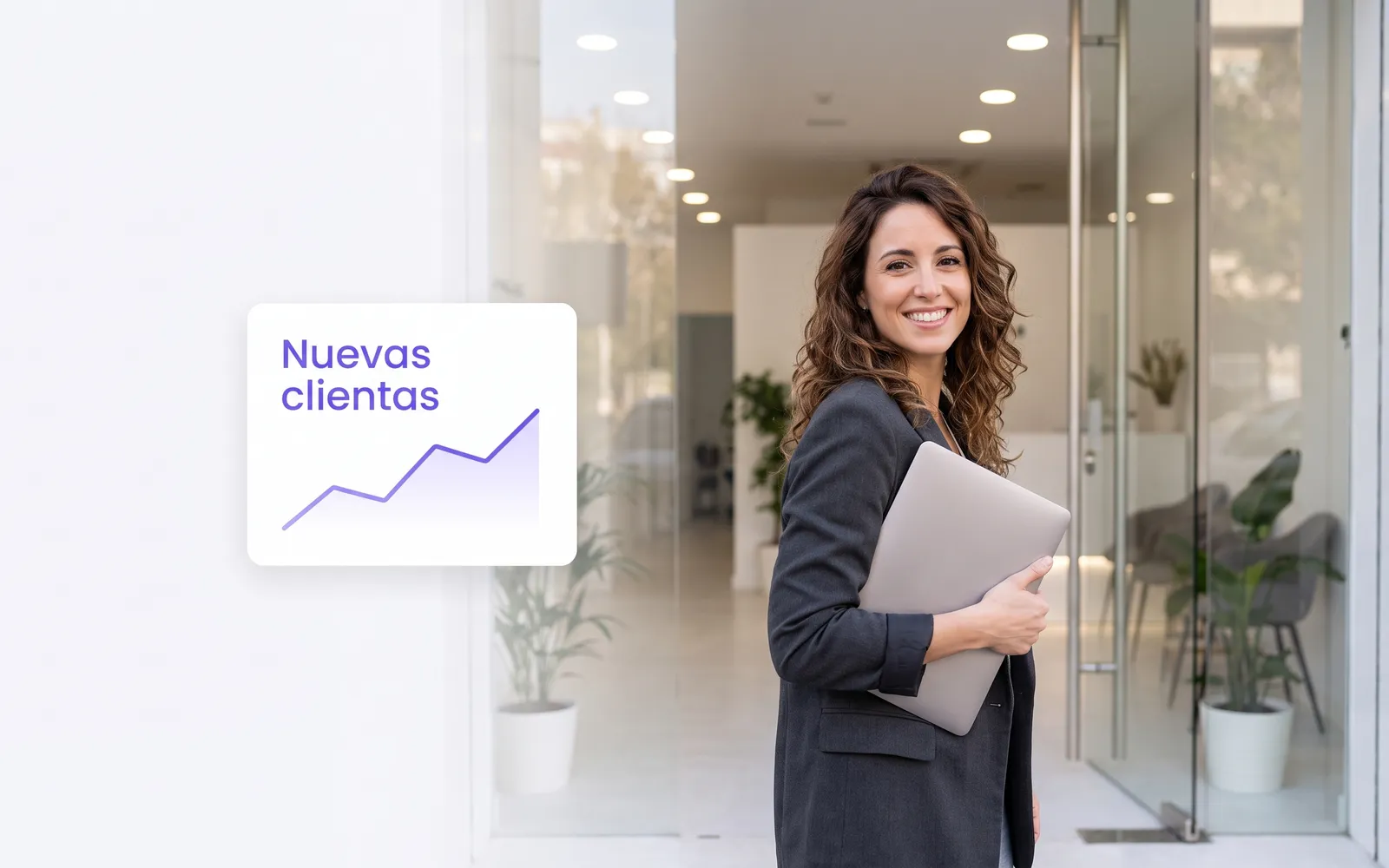 Nuevas clientas captadas llegando a la puerta de un centro de estética